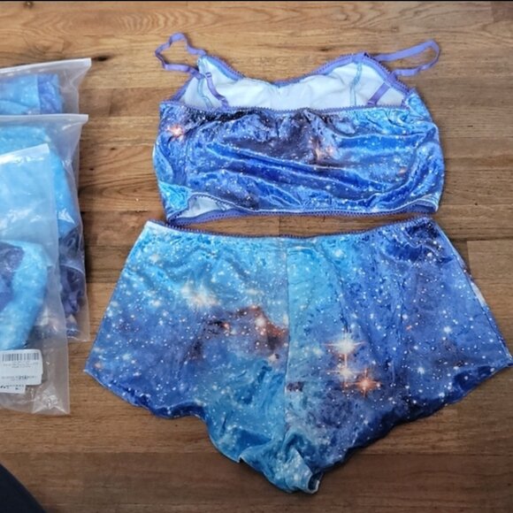 Velvet Loungewear Set - Picture 5 of 8